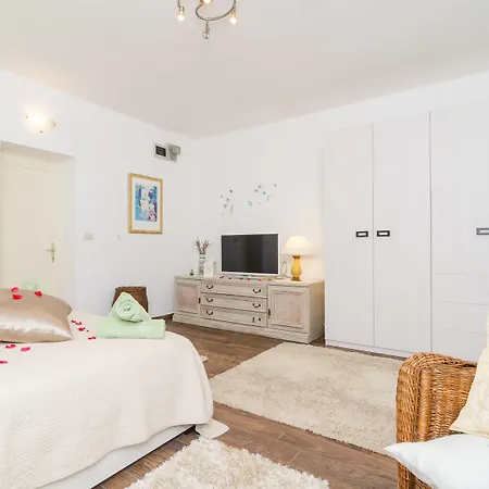 Camelia Luxury Apartman *