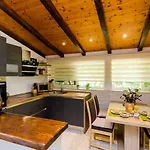 Camelia Luxury