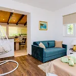 Camelia Luxury *