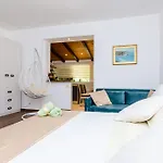 Camelia Luxury דירה *