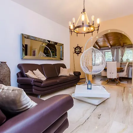 Apartment Camelia Luxury