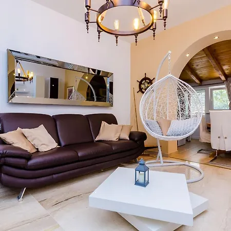Camelia Luxury *