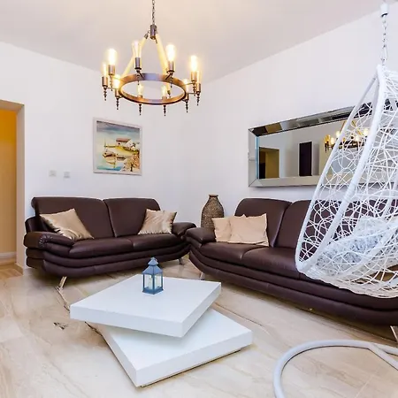 Camelia Luxury