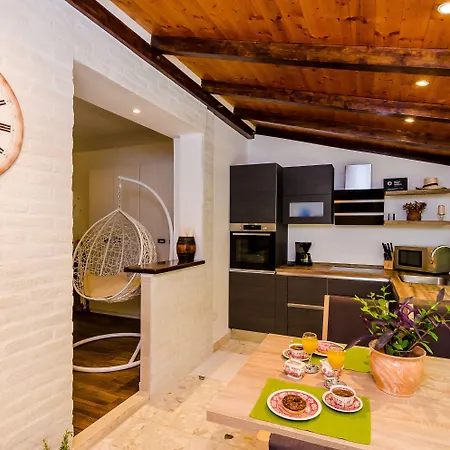 Camelia Luxury