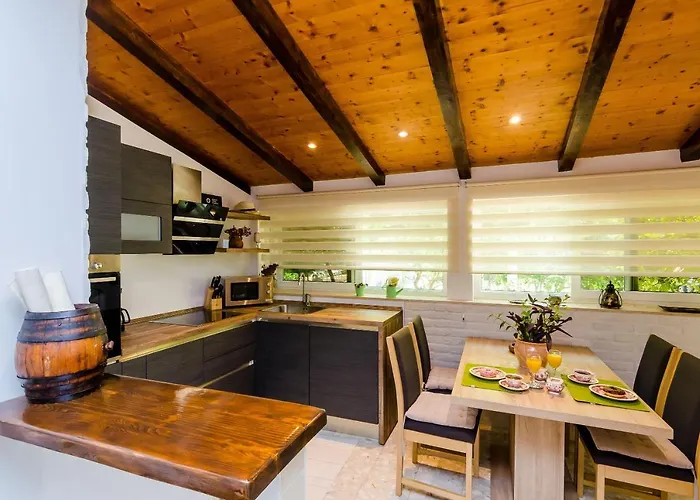 Camelia Luxury