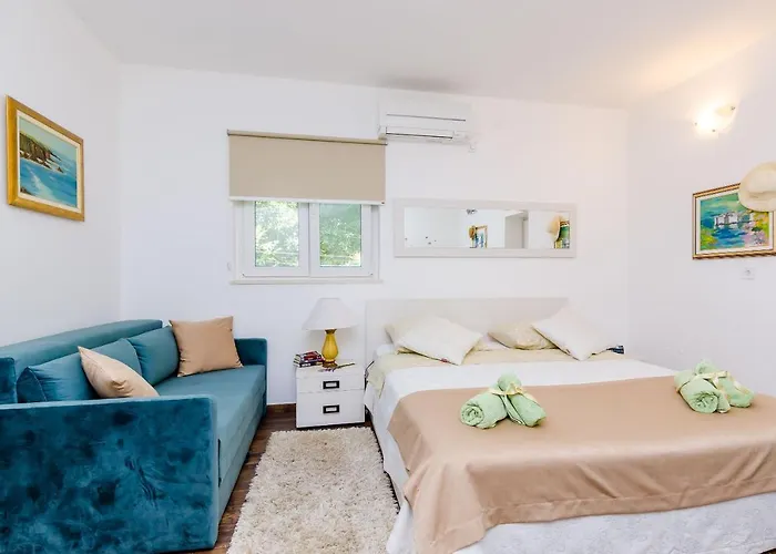 Camelia Luxury