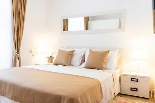 Camelia Luxury *