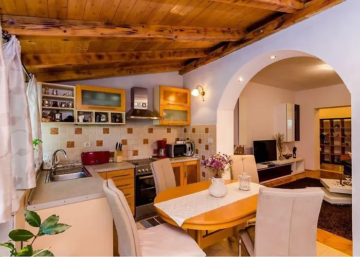 Camelia Luxury